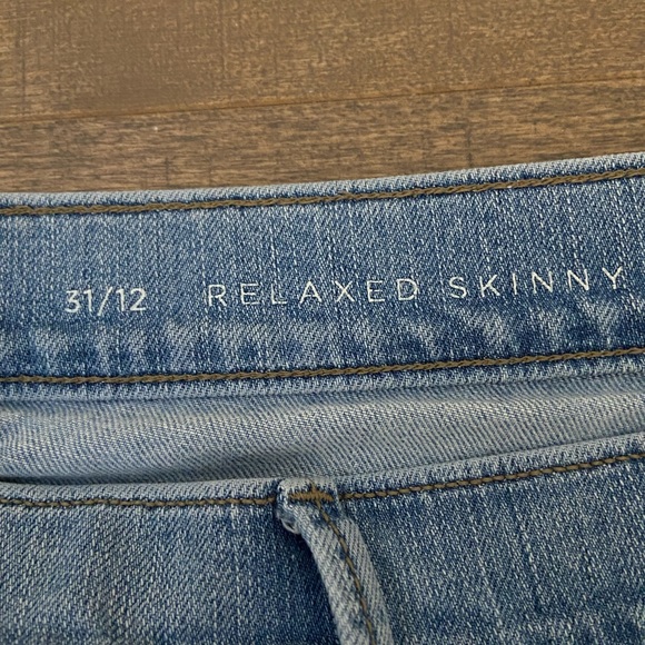 LOFT JEANS. RELAXED SKINNY. LIGHT WASH. SIZE 12. - Picture 3 of 5